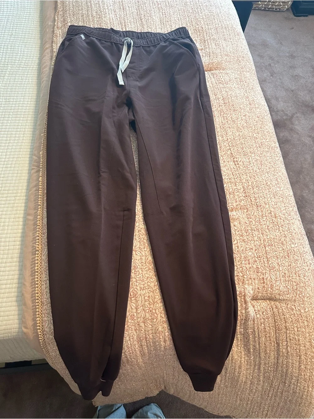 Figs Men's Tansen joggers in Espresso. Medium tall